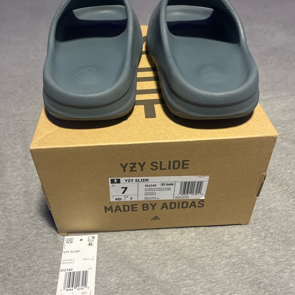 Yeezy Slide slate marine colorway